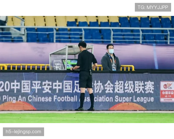 裁判权威如何影响足球规则的执行与判罚公平性解析