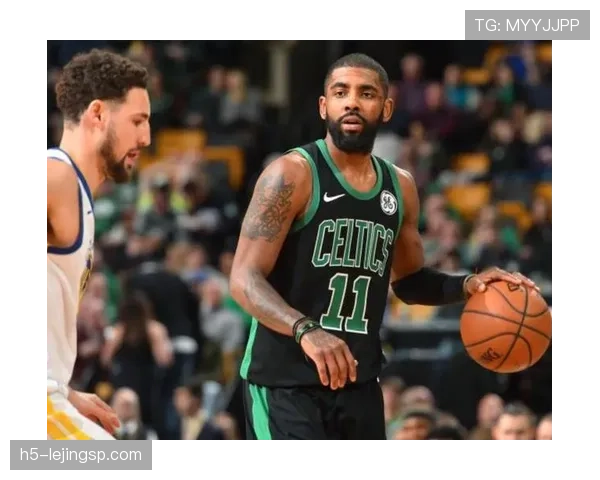 乔·杜马斯突破创造得分机会提升球队关键回合表现